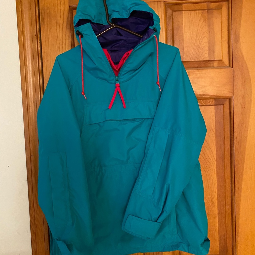 Women’s Columbia rain resistant jacket